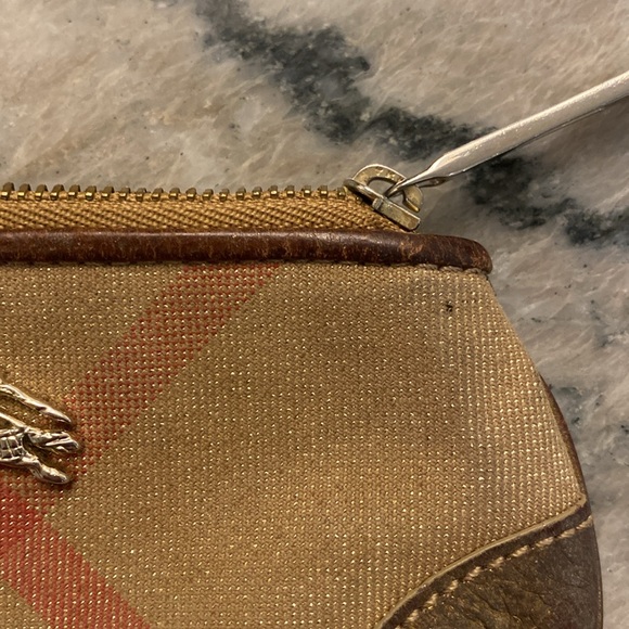 Burberry Key Wallet - Picture 8 of 8